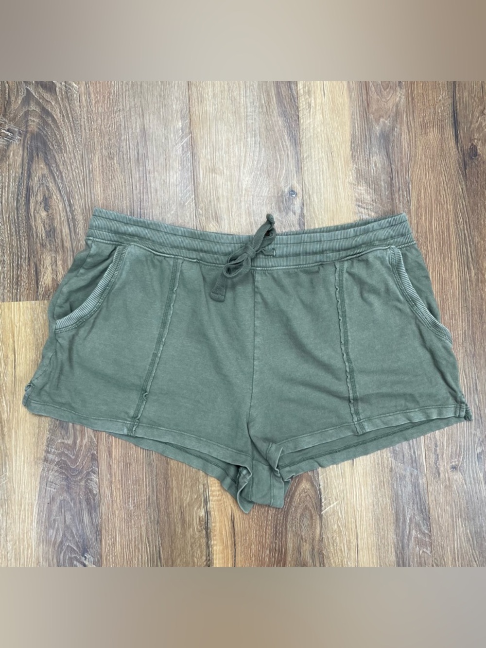 Love By Gap army green lounge shorts size L